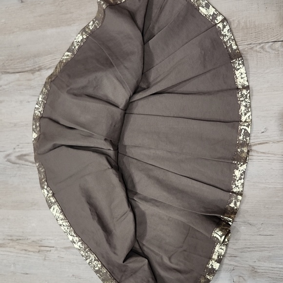 mark. Gold Patterned Metallic Pleated Knee-Length Skirt, Holiday Glam, Medium - Picture 8 of 9